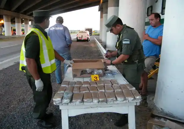 Vuelven a secuestrar más de 36 kilos de marihuana en un colectivo