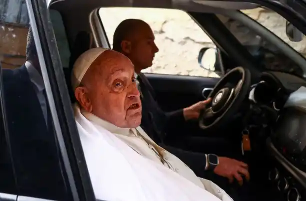 El Papa habló con los periodistas.