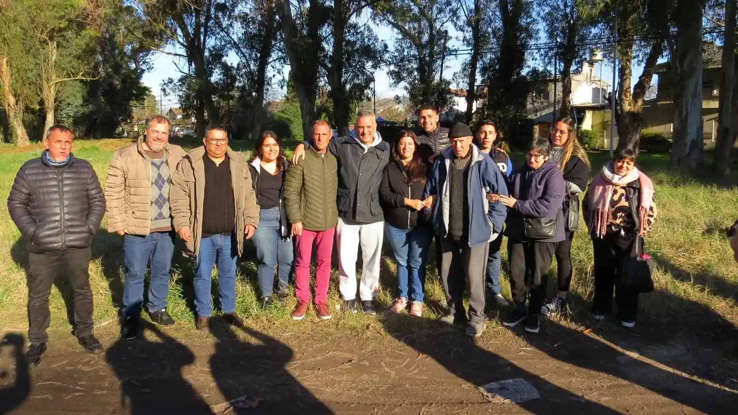 Su propuesta se centra en el compromiso social y la participación activa, buscando empoderar a los vecinos y fortalecer la resiliencia comunitaria.