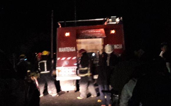Incendio de vivienda: turistas y vecinos auxiliaron a la familia afectada