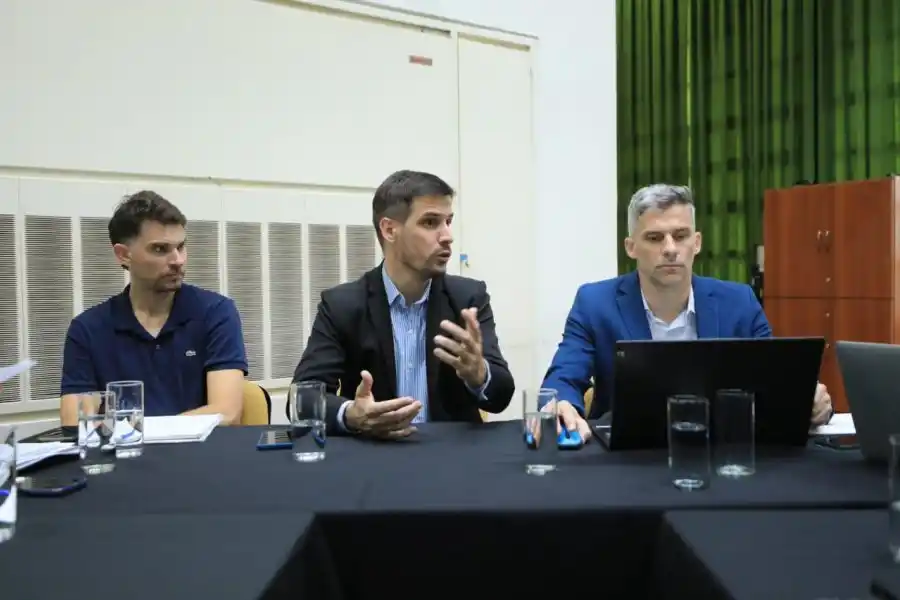 El intendente Leonardo Viotti encabezó diversas reuniones con representantes del Ministerio de Obras Públicas.