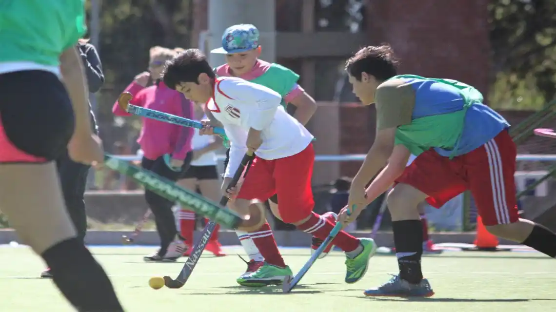 La provincia inscribe al programa Jugamos al Hockey