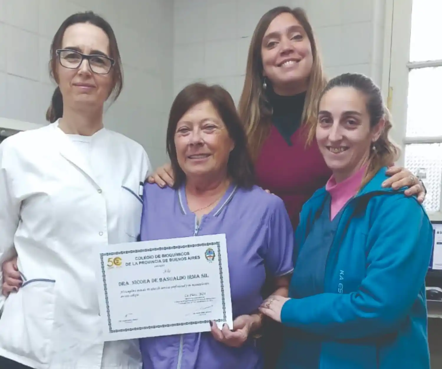 Bioquímica municipal distinguida por sus 40 años de trayectoria