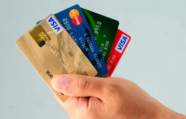 Proponen regular por ley los intereses que cobran las tarjetas