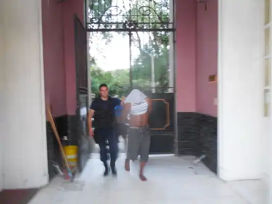 Gualeguay: Balearon el frente de una casa e intentaron escapar de la Policía
