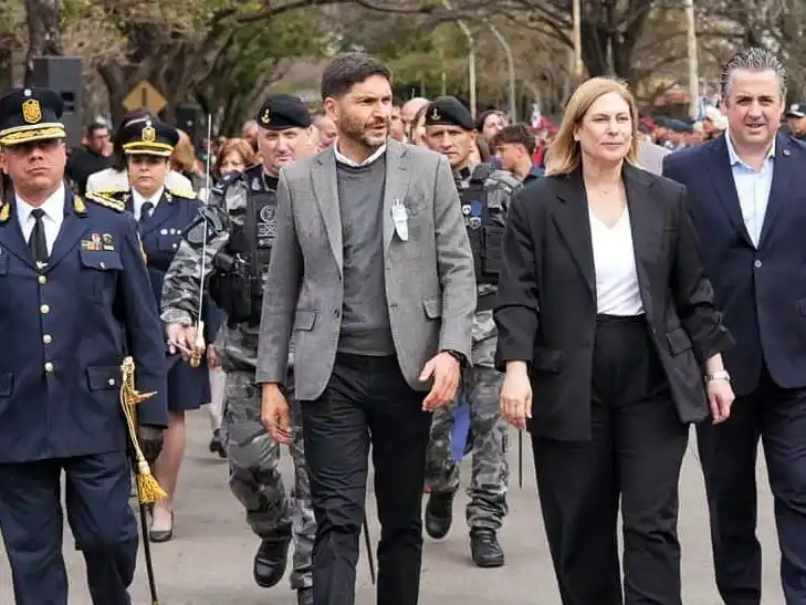 El gobernador reivindicó la figura del juicio por jurados para los casos en los que se juzgue a policías, y subrayó la inversión en equipamiento.