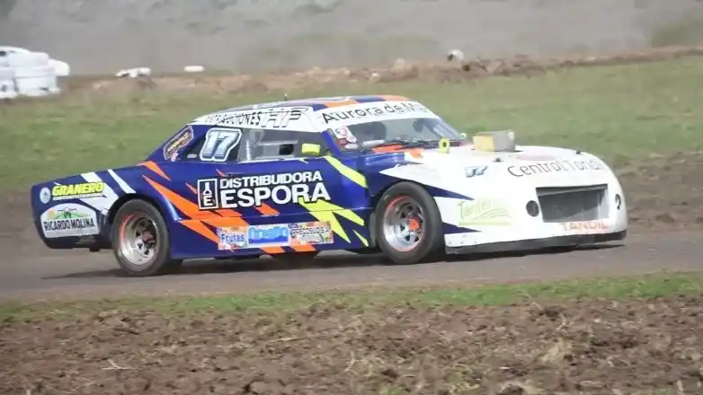 La Dodge de Muñóz en el circuito de La Cascada.

Foto: Oscar Albano
