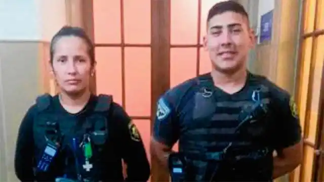 Dos policías le salvaron la vida a un recién nacido
