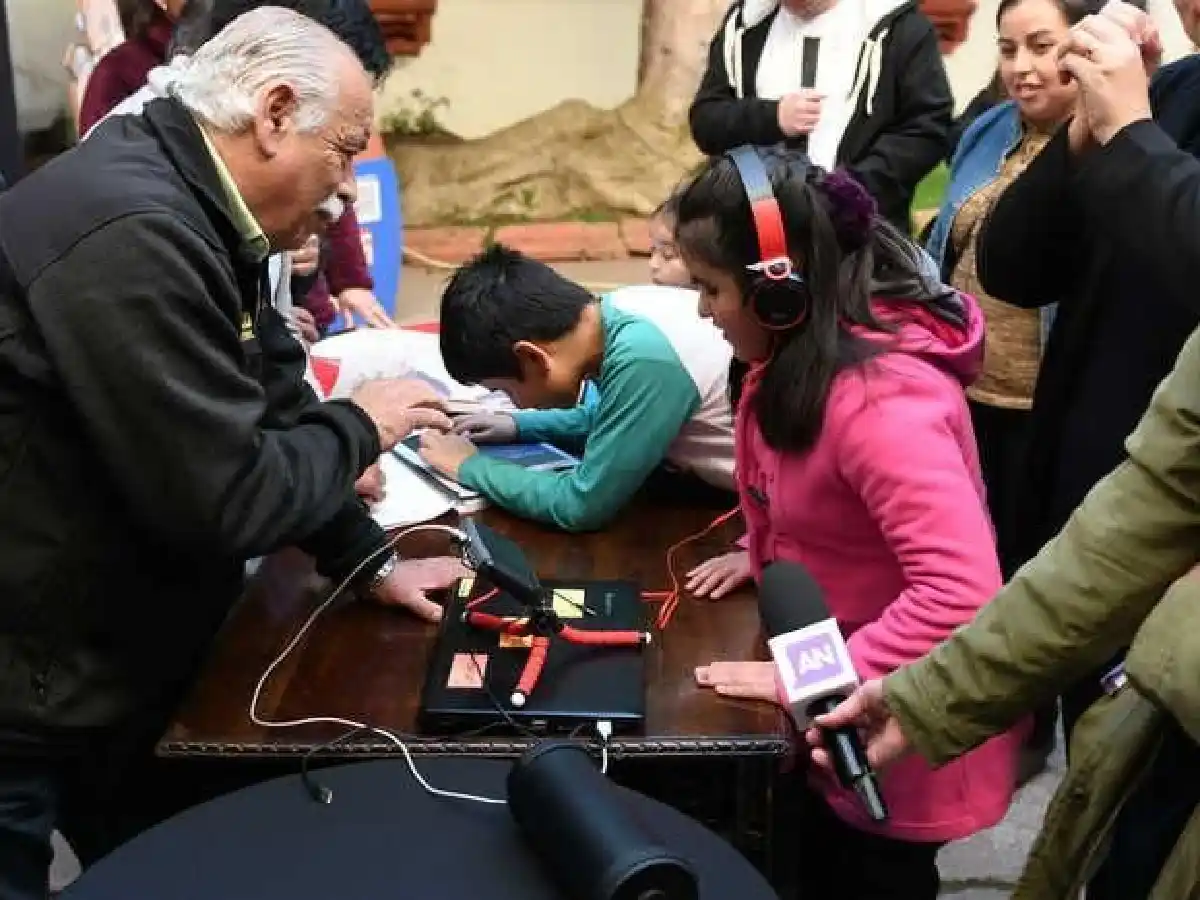 En La Plata, las personas no videntes percibirán el eclipse con un innovador sistema