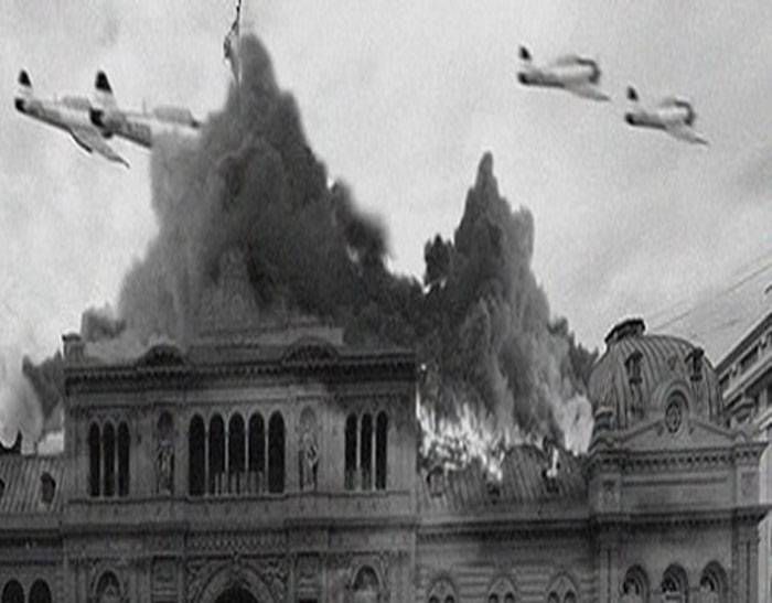 BOMBAS en la plaza de MAYO