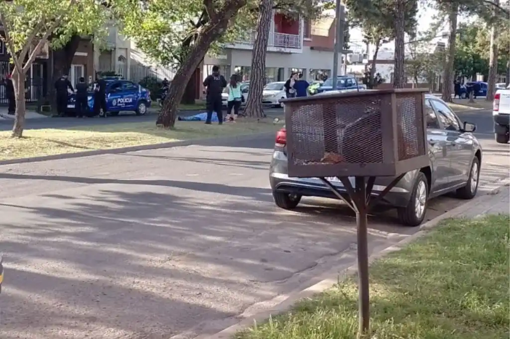 Santa Fe: iba manejando, se descompensó, pidió ayuda pero murió en la vía publica