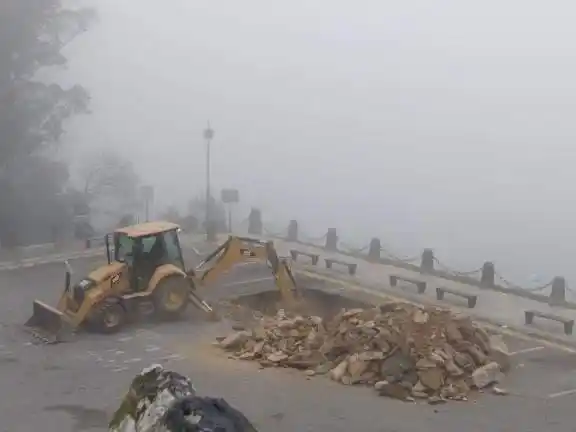 Sorpresa por un gran cráter en la cima del Parque Independencia: ¿De qué se trata?