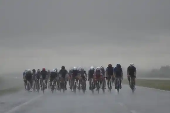 Suspenden la Santa Fe–Rosario por el mal clima y premian el sprint en Coronda