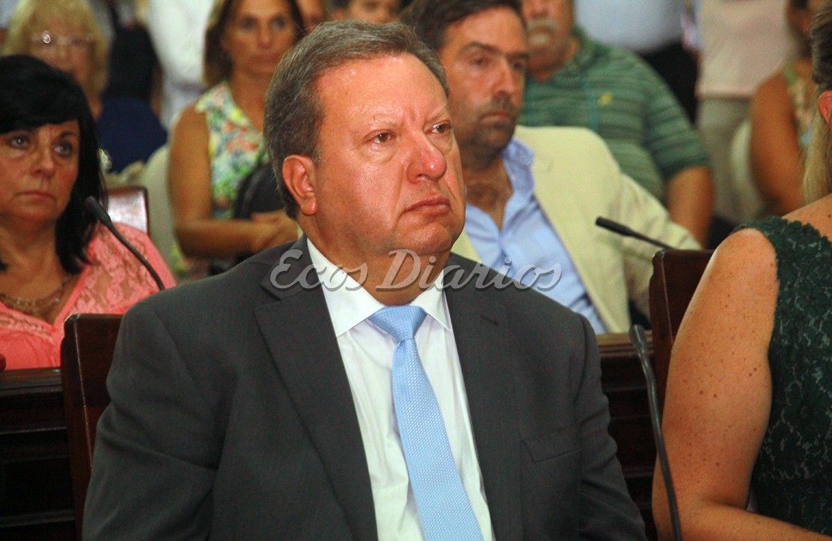 Ofensiva. De Zubillaga contra concejales que no votaron la suba