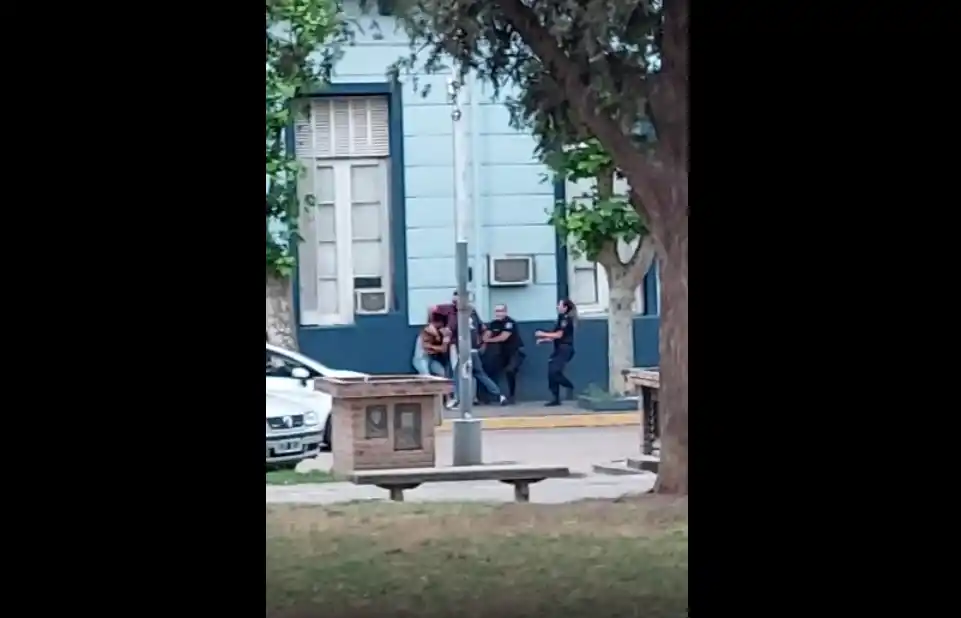 Un partido de truco terminó de la peor manera: dos lesionados graves y una mujer y un hombre detenidos