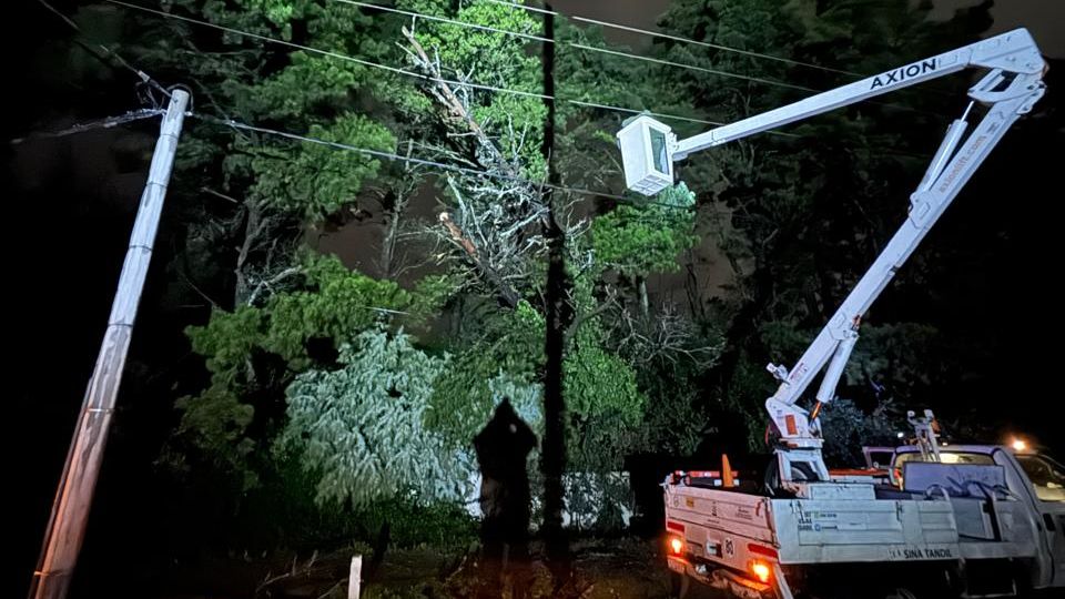 Por la tormenta, varios barrios de la ciudad quedaron sin luz