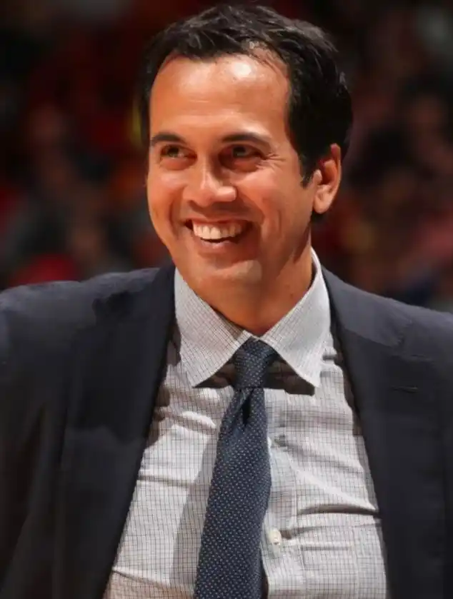 ¿Cuánto ganará Erik Spoelstra, el entrenador mejor pago de la NBA?