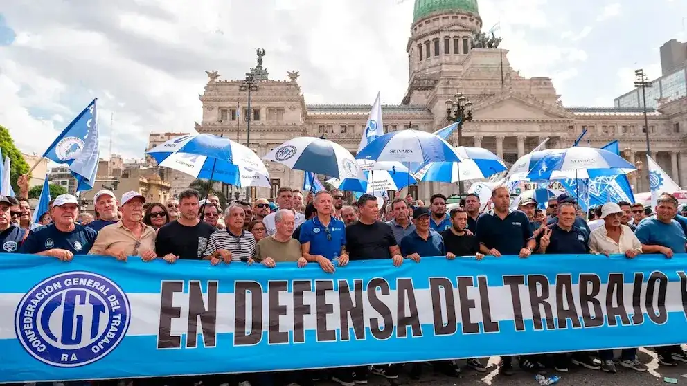 La CGT se moviliza en defensa de la industria nacional: el duro documento contra el gobierno