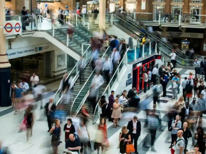 Reconocimiento Facial en Retail: Personalización, Privacidad y Casos Reales