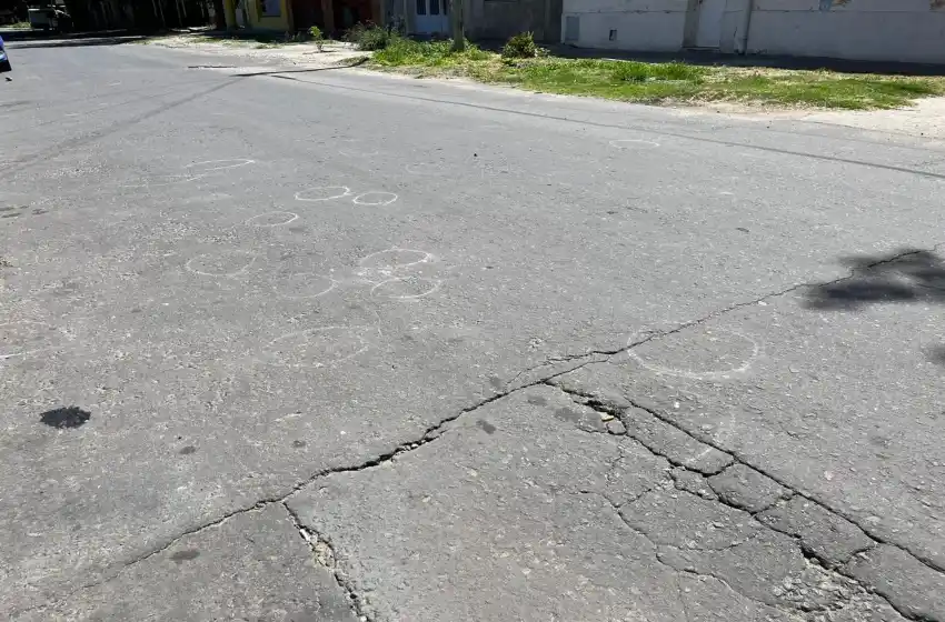 Balearon una casa y un galpón en zona oeste: «Es normal esto», aseguró un vecino