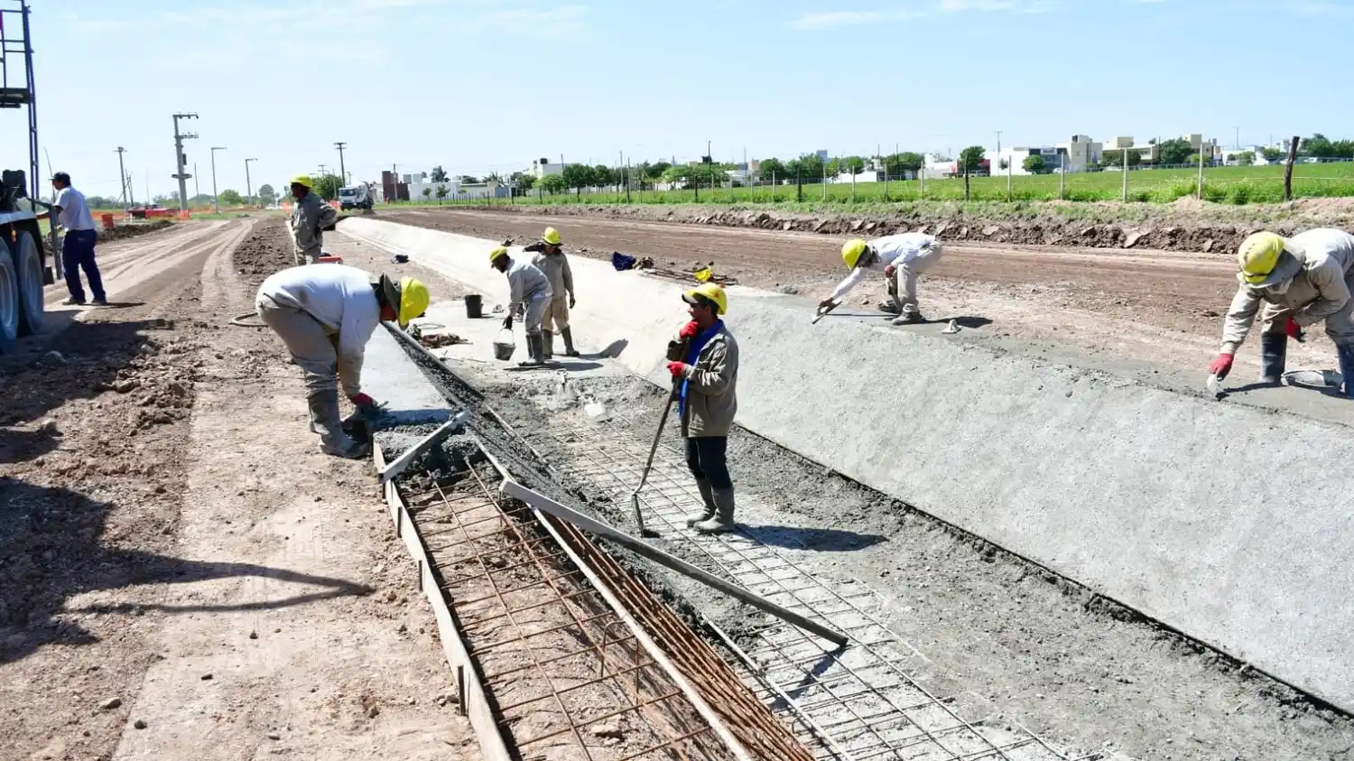 obra canal de líquidos pluviales av rosario de santa fe