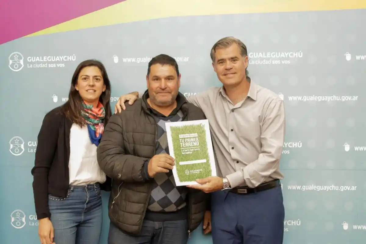 Vecinas y vecinos recibieron su convenio por el programa Tu Primer Terreno