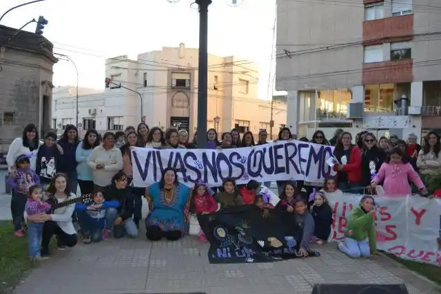 ¡Ni una menos, vivas y libres nos queremos!