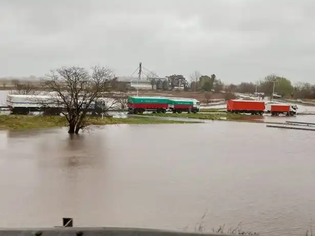 Cerraron preventivamente la ruta 33 por anegamientos entre Pujato y la A012
