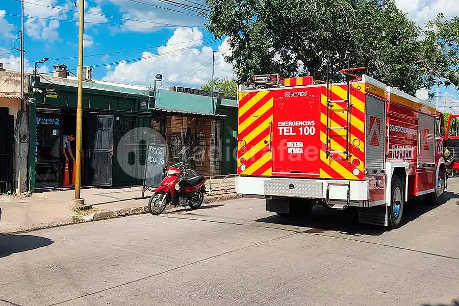 Bomberos tuvieron que intervenir en un local comercial que, por fortuna, solo terminó en un susto