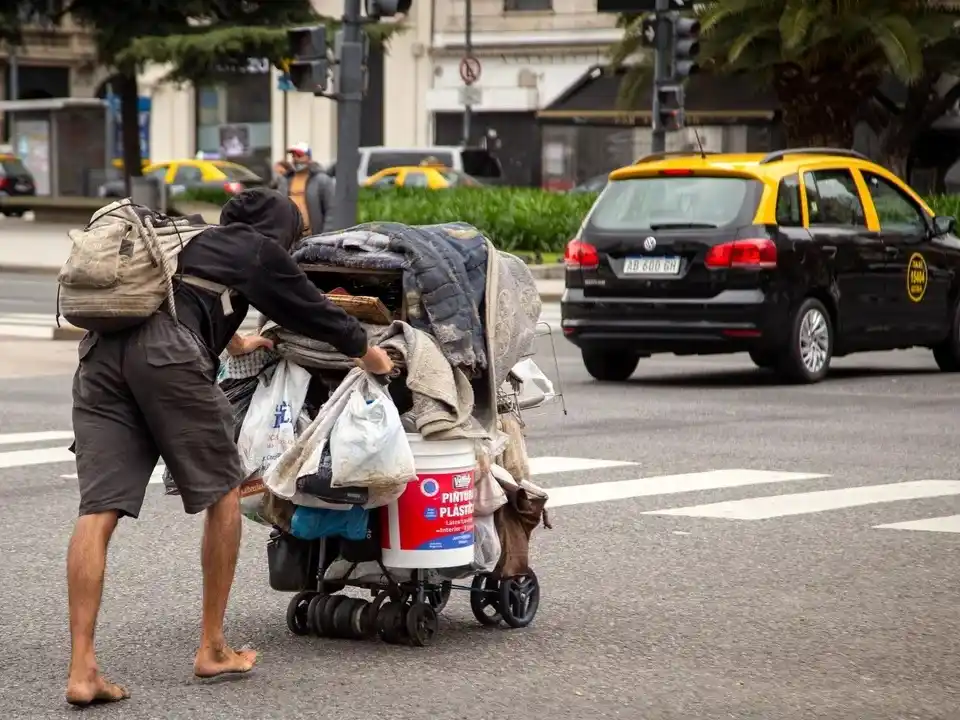 El índice de pobreza bajó en el segundo semestre de 2024