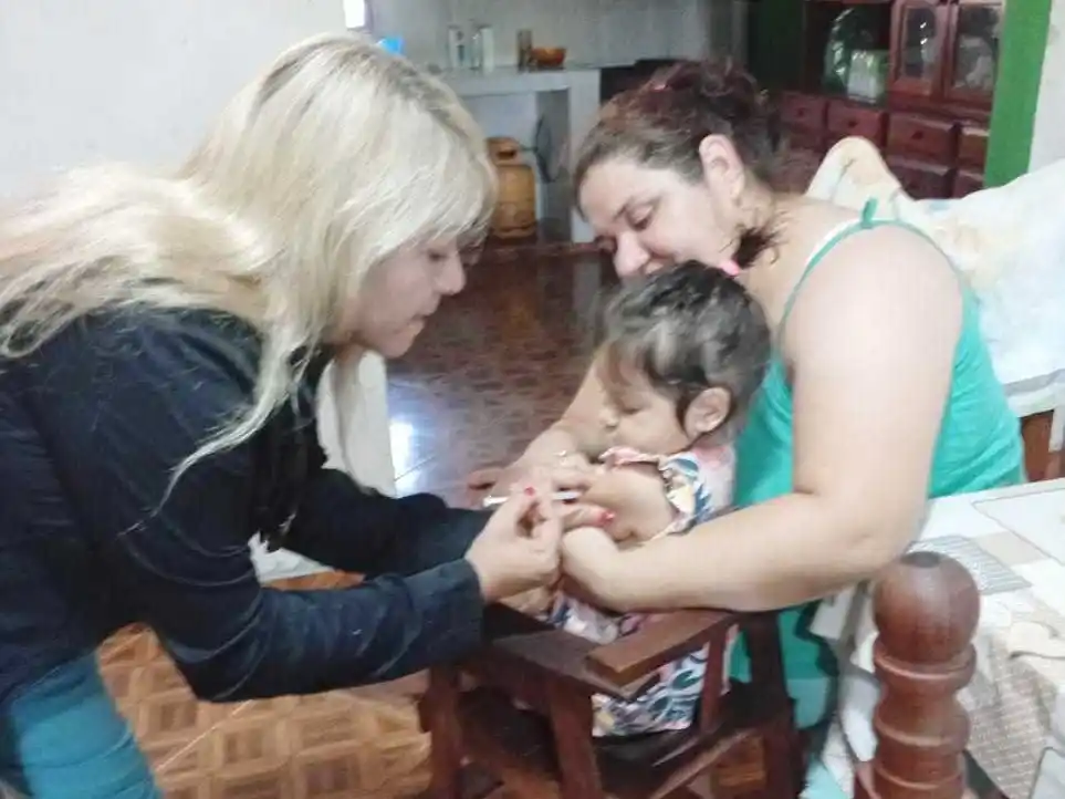 Exitoso operativo de vacunación con la
aplicación de más de 575 dosis en 5 barrios