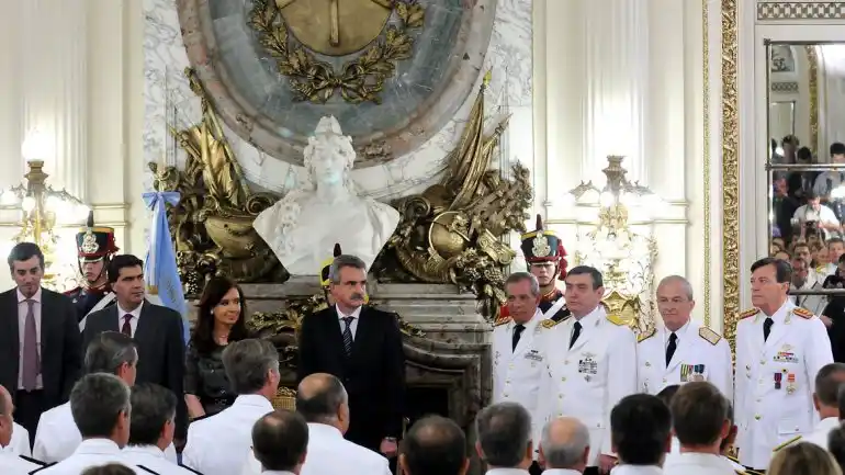Ceremonia de ascenso de los oficiales de las FFAA