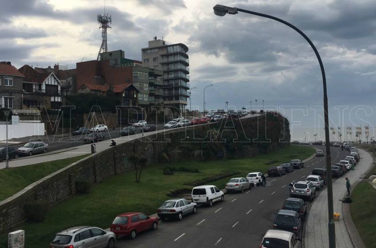 Viernes gris, con amenaza de lluvia y una temperatura máxima de 25°