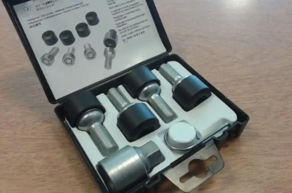 Por los roba ruedas, aumentan las consultas por bulones anti robo