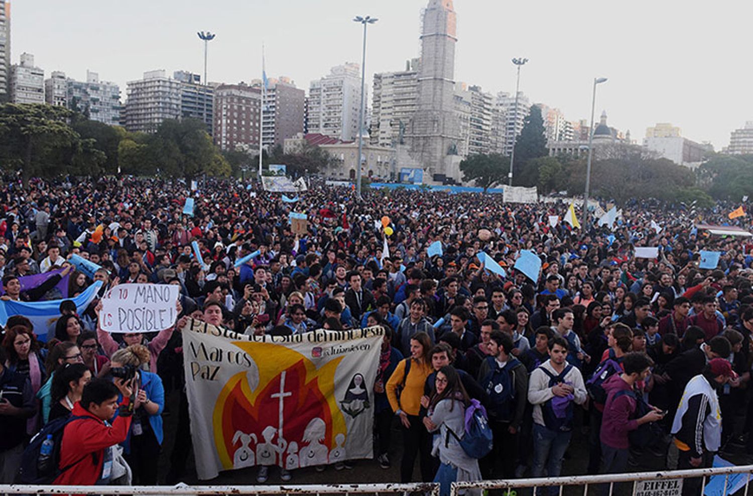 Miles de jóvenes en Rosario peregrinaron convocados por la pastoral de la juventud
