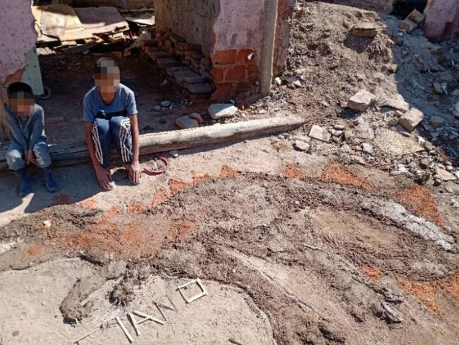 La tarea que hizo Luciano de 11 años. Vive un asentamiento en Agrelo (Luján de Cuyo).