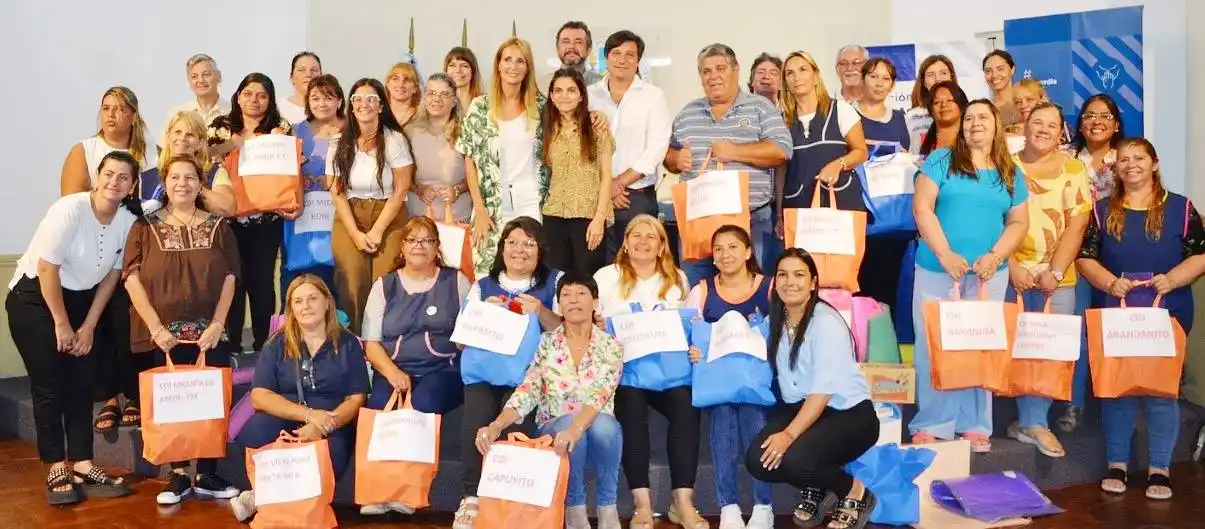 Entrega de material escolar y didáctico para los Centros de Desarrollo Infantil de la ciudad