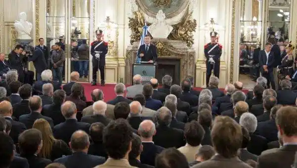 Compromiso empresario para no despedir por 90 días