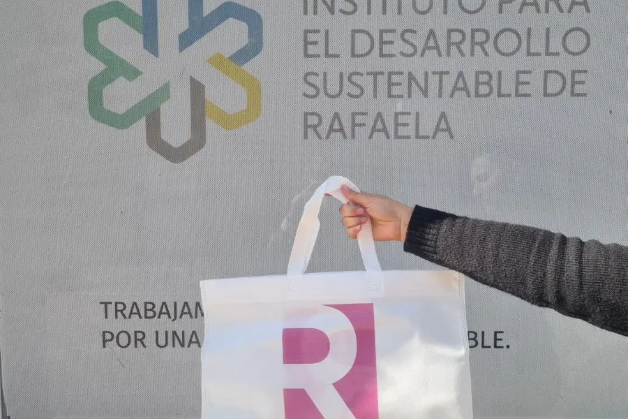 Desafío ambiental: reemplazar el uso de bolsas plásticas por unidades reutilizables