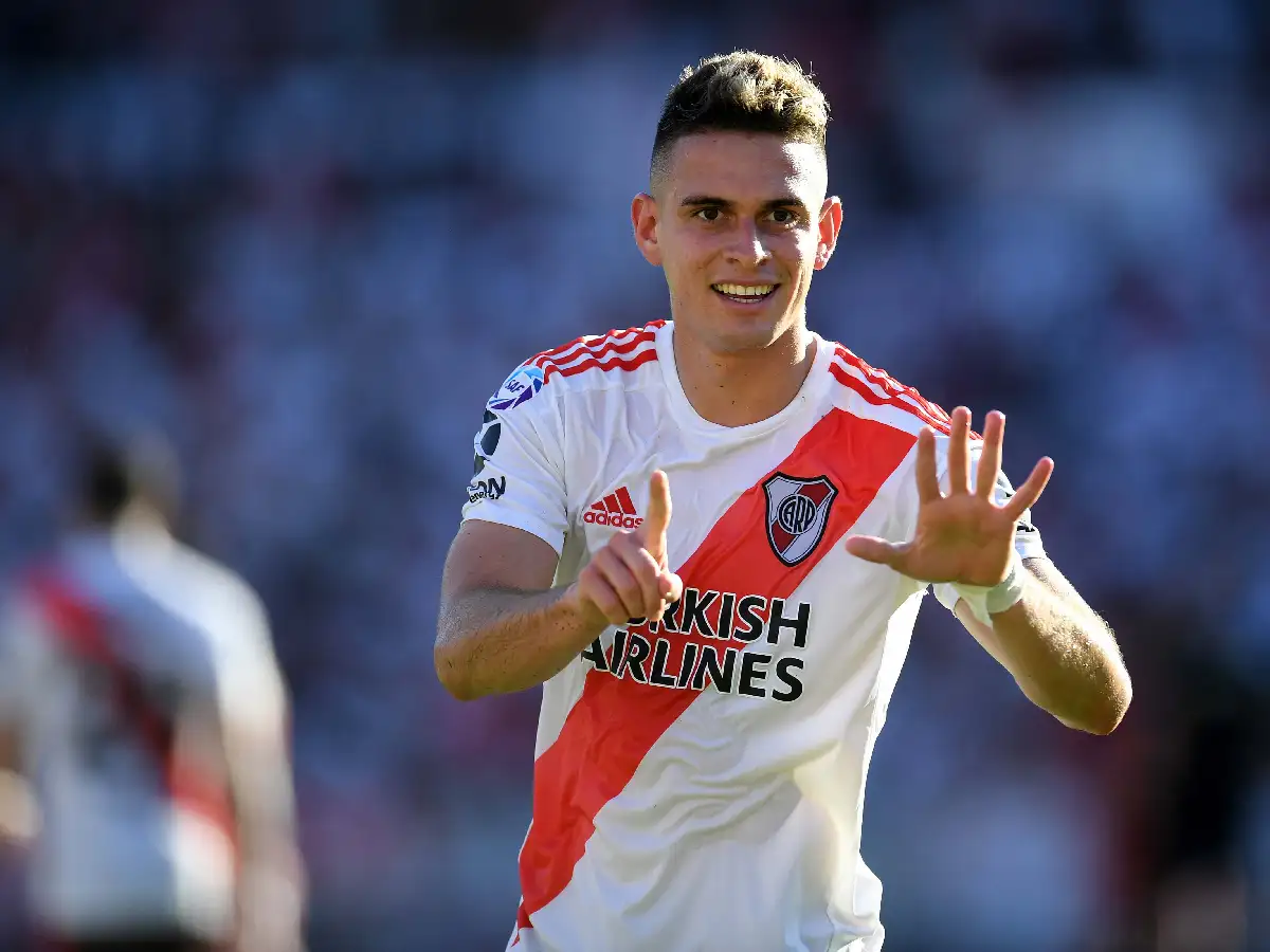 River ganó y sigue firme en la punta 