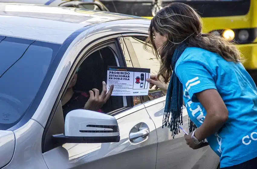 Se intensificaron las sanciones en el marco de la campaña municipal contra la doble fila en Rosario