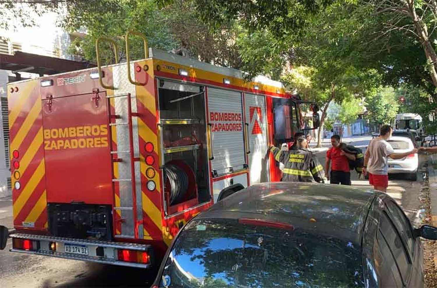 Pánico en barrio del Abasto por un incendio en un vivero