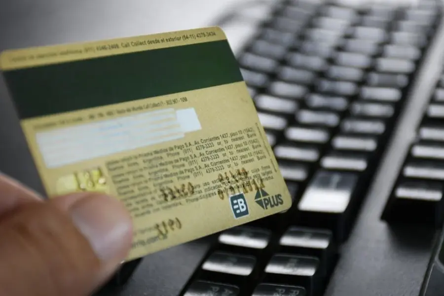 AFIP bajó el tope de dólares sobre las compras online en el exterior