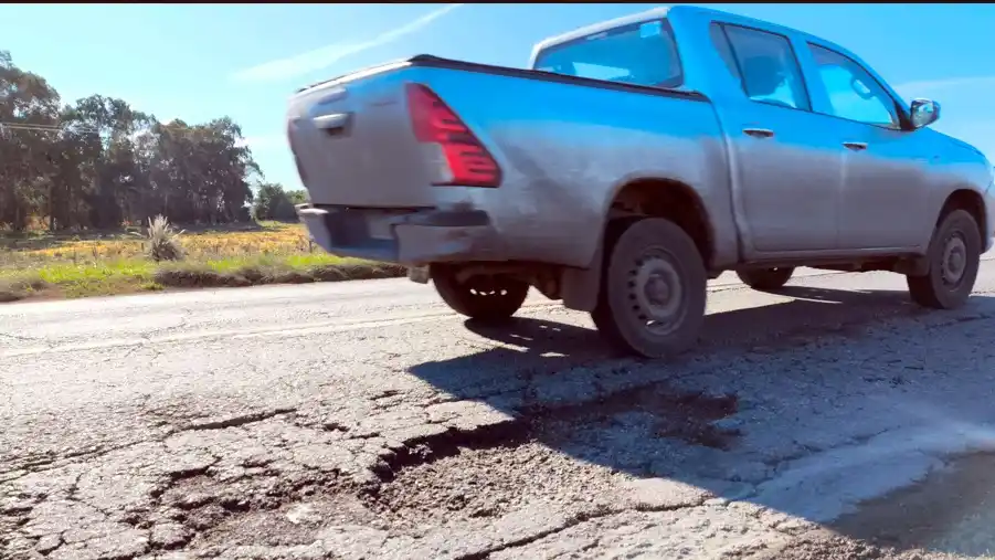 Deterioro. Presenta el asfalto de la ruta 228