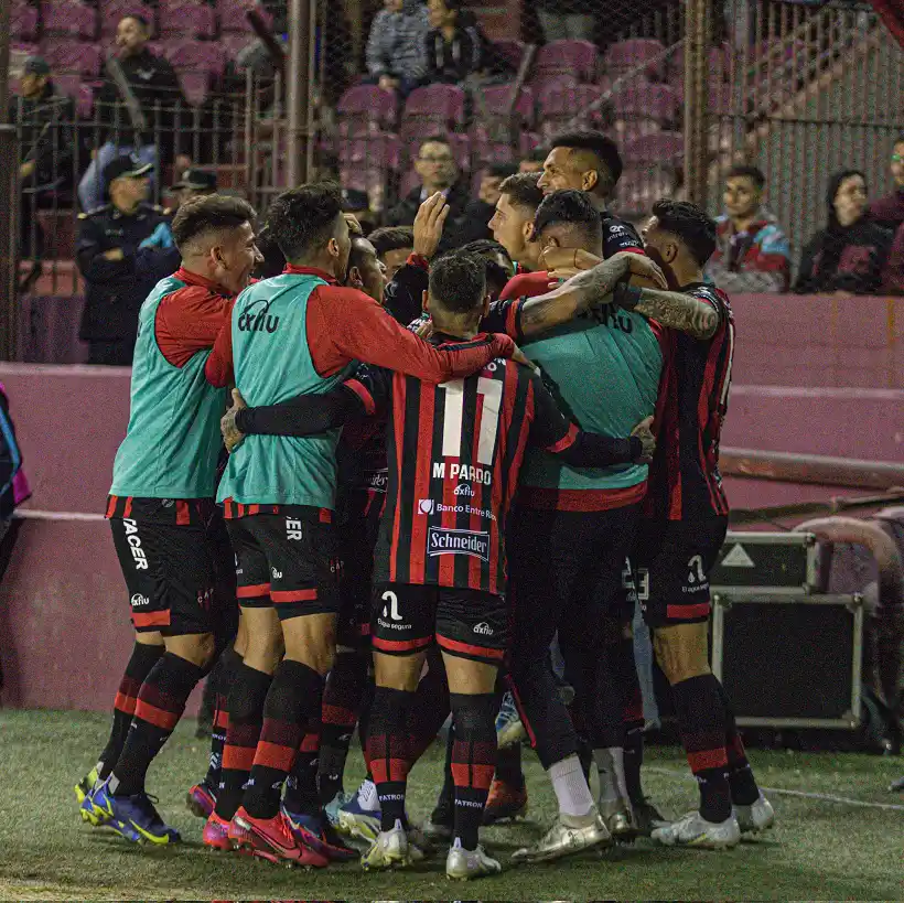 Patronato venció a Lanús y sueña con salvarse del descenso