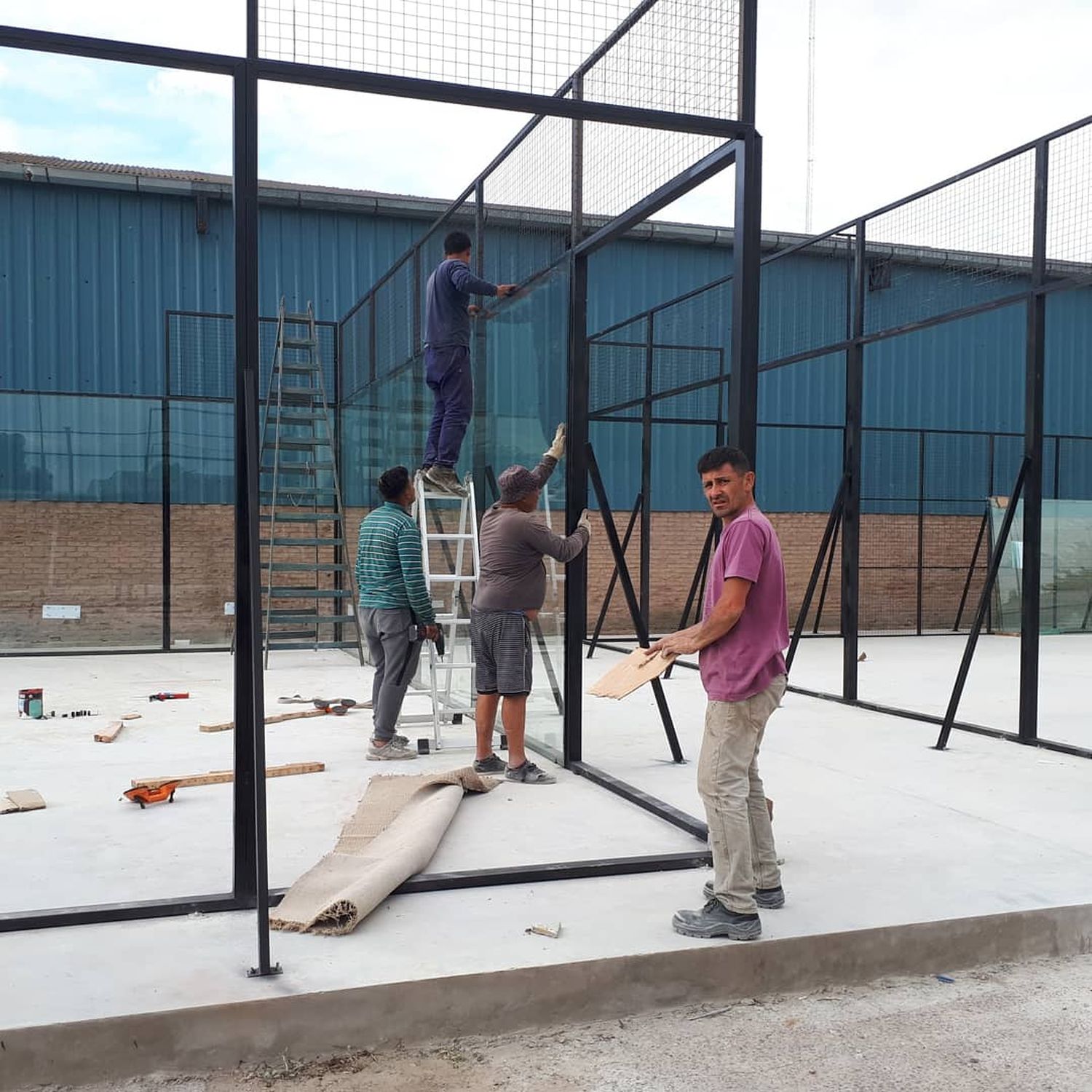 El boom del pádel en San Pedro suma tres canchas de blindex