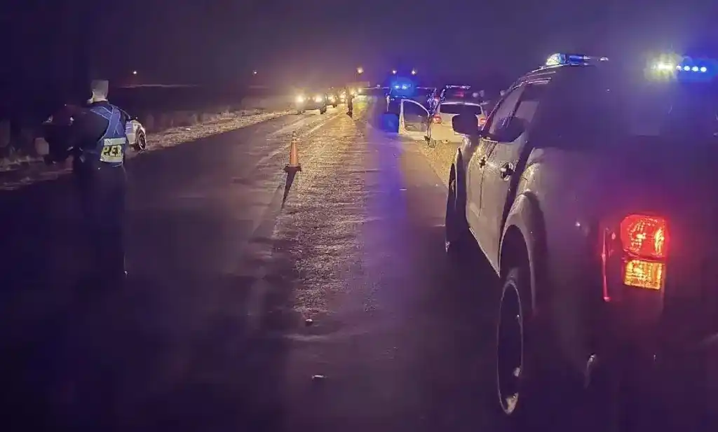 Persecución en la madrugada: un joven evadió controles en rutas entrerrianas e hirió a un policía