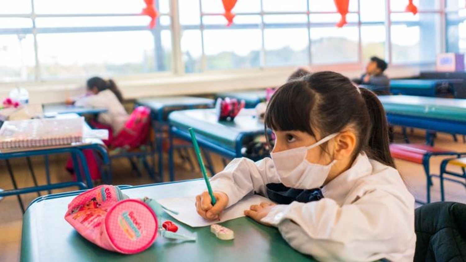 Oficializan el uso optativo del barbijo en escuelas de la provincia de Buenos Aires