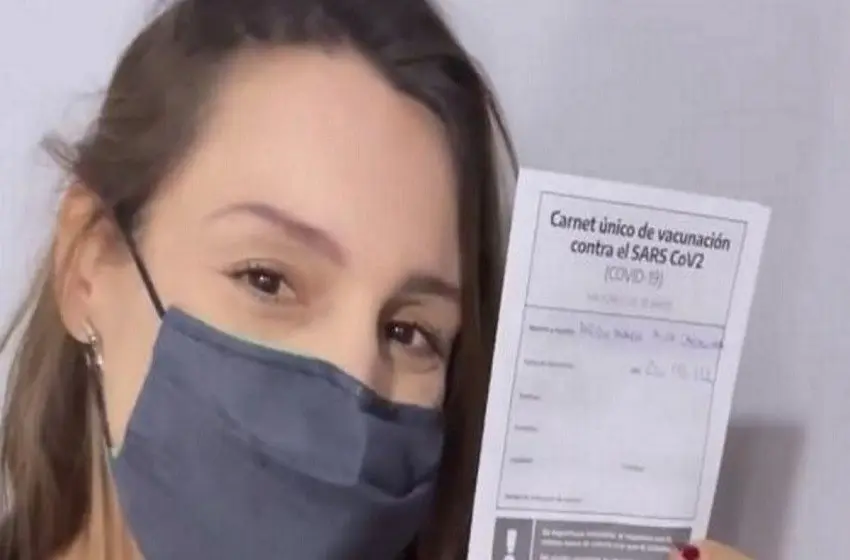 La felicidad de Pampita, embarazada de 8 meses, tras ser vacunada contra el coronavirus: «¡Qué alegría, estoy protegida!»