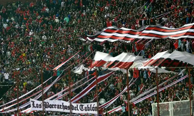 Incidentes en Lanús - River: Hinchas heridos y detenidos